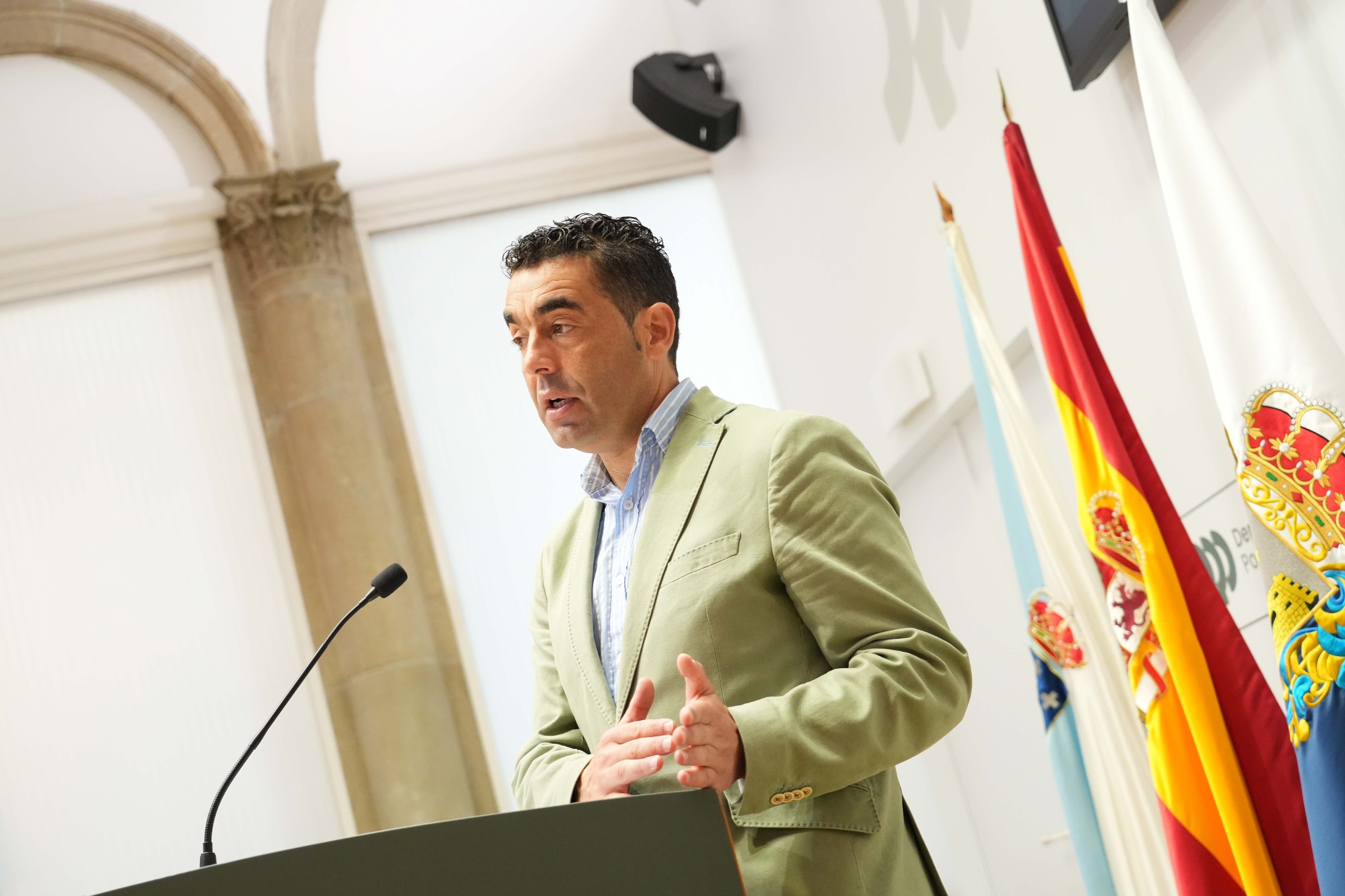 Conferencia de prensa de Luis López